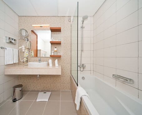 City Seasons Al Hamra Hotel - Image 15