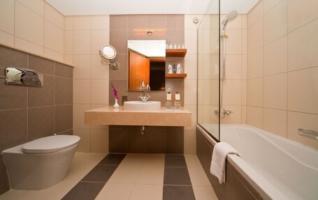 City Seasons Al Hamra Hotel - Image 21