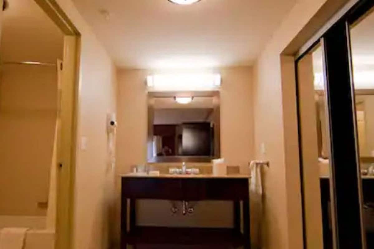 Bathroom | Hair dryer, towels, soap, shampoo