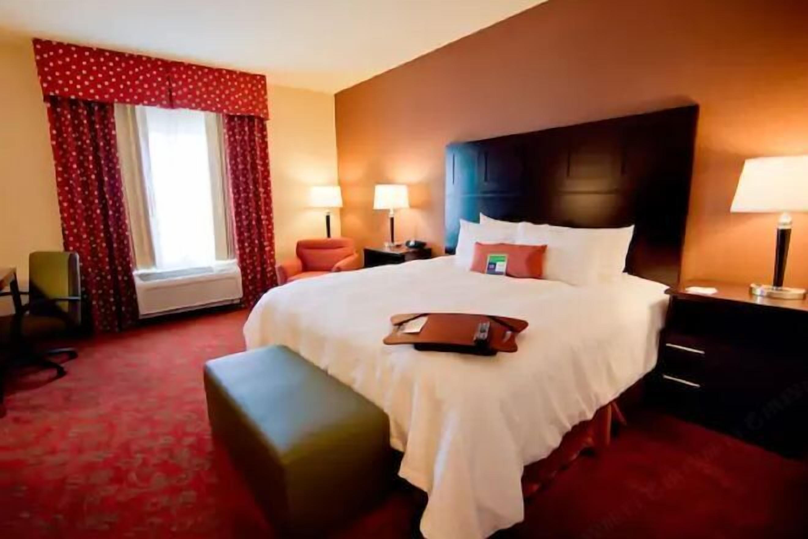 Roupas de cama premium, espaço de trabalho para notebook