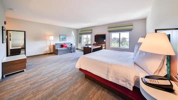 Studio Suite, One King Bed, Non-Smoking | Premium bedding, laptop workspace, blackout drapes, iron/ironing board