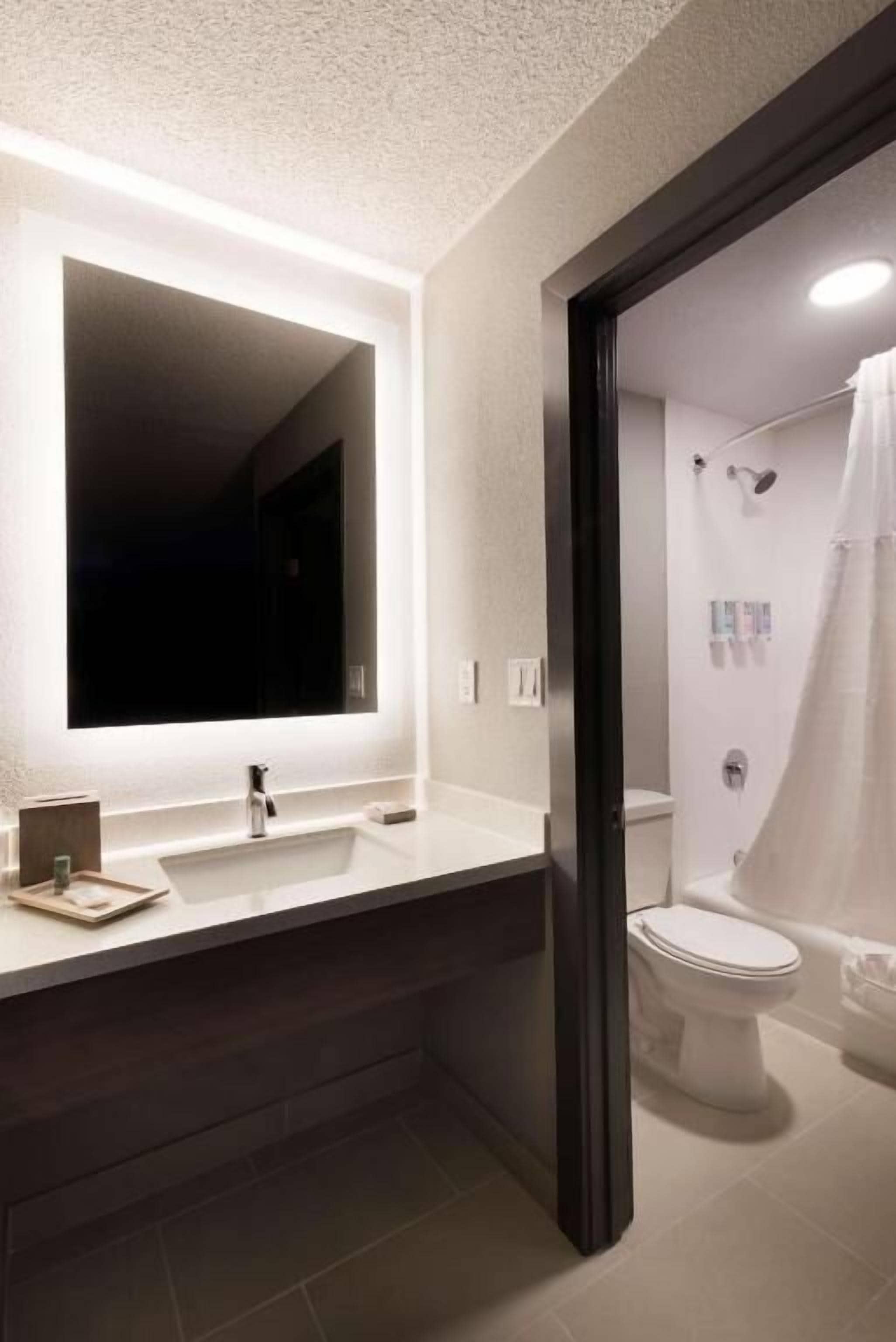 Kostenlose Toilettenartikel, Haartrockner, Handtücher, Seife