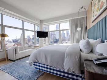 Single Room (Gallery) | Frette Italian sheets, premium bedding, down comforters, pillowtop beds at ModernHaus SoHo