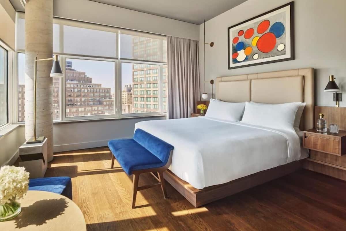 Studio, 1 King Bed (ModernHaus) | Frette Italian sheets, premium bedding, down comforters, pillowtop beds