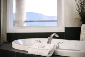 Signature-Zimmer, 1 King-Bett, Whirlpool | Ausblick vom Zimmer
