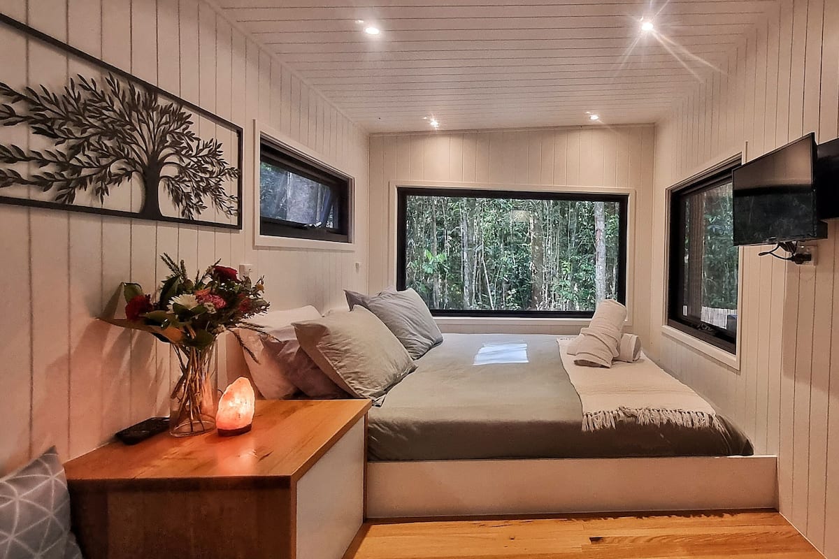 Baita Deluxe, 1 letto king, vista giardino | Copriletto in piuma, con stile personalizzato