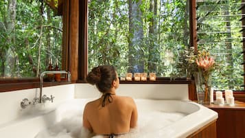 Indoor spa tub