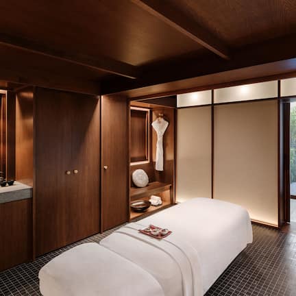 Couples treatment rooms, sauna, hot tub, steam room, Turkish bath