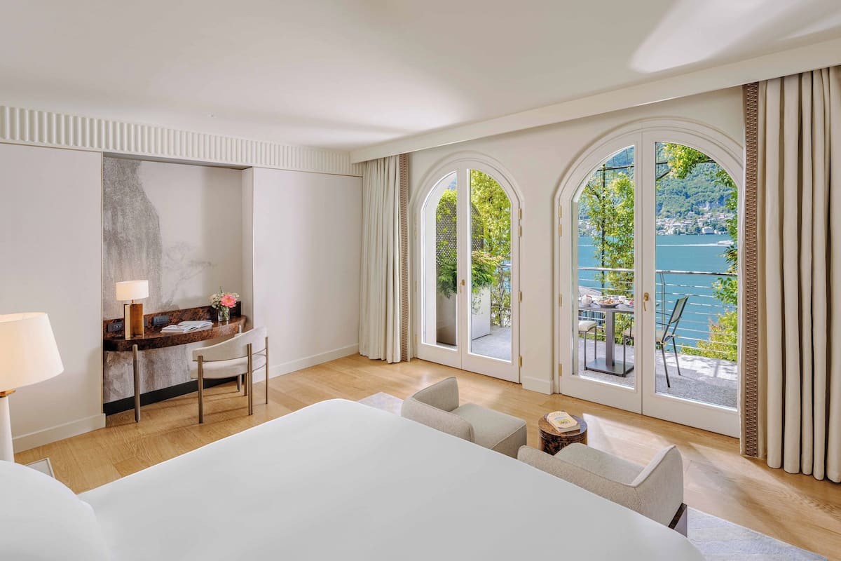 Mandarin, Suite | Premium bedding, down comforters, minibar, in-room safe