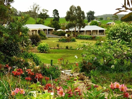 Property grounds. Port Arthur Villas