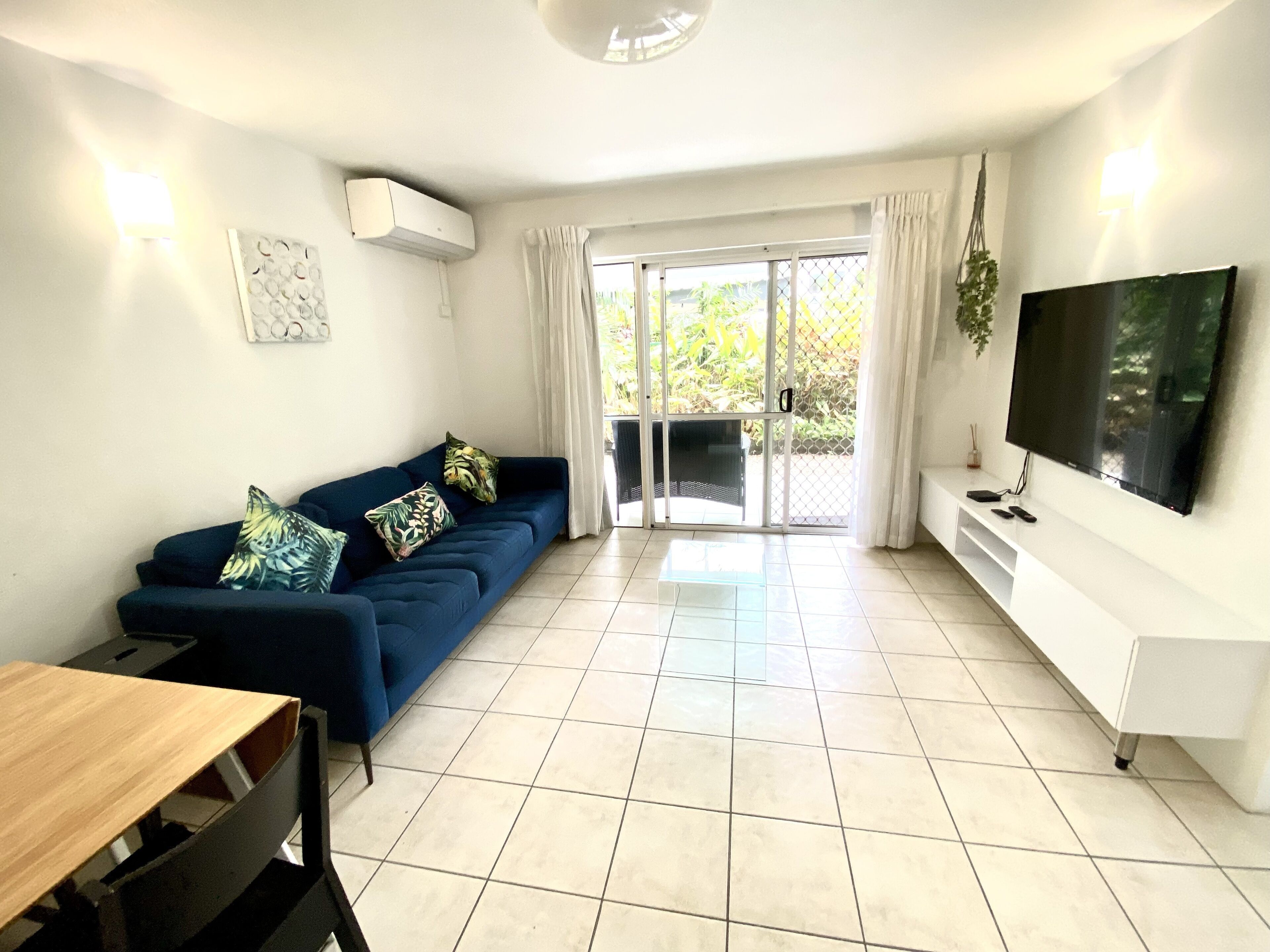 Télévisions à écran plasma, lecteur de DVD