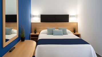 Kamar Double | Minibar, brankas, meja kerja, dan ruang kerja ramah laptop