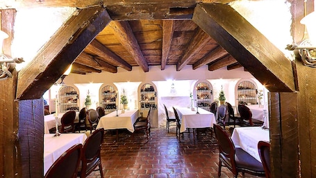 Lunch and dinner served