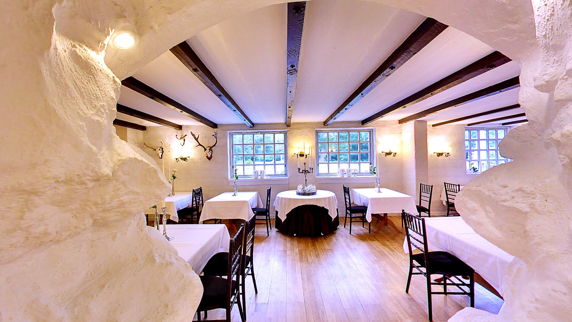 Daily continental breakfast (DKK 138 per person)