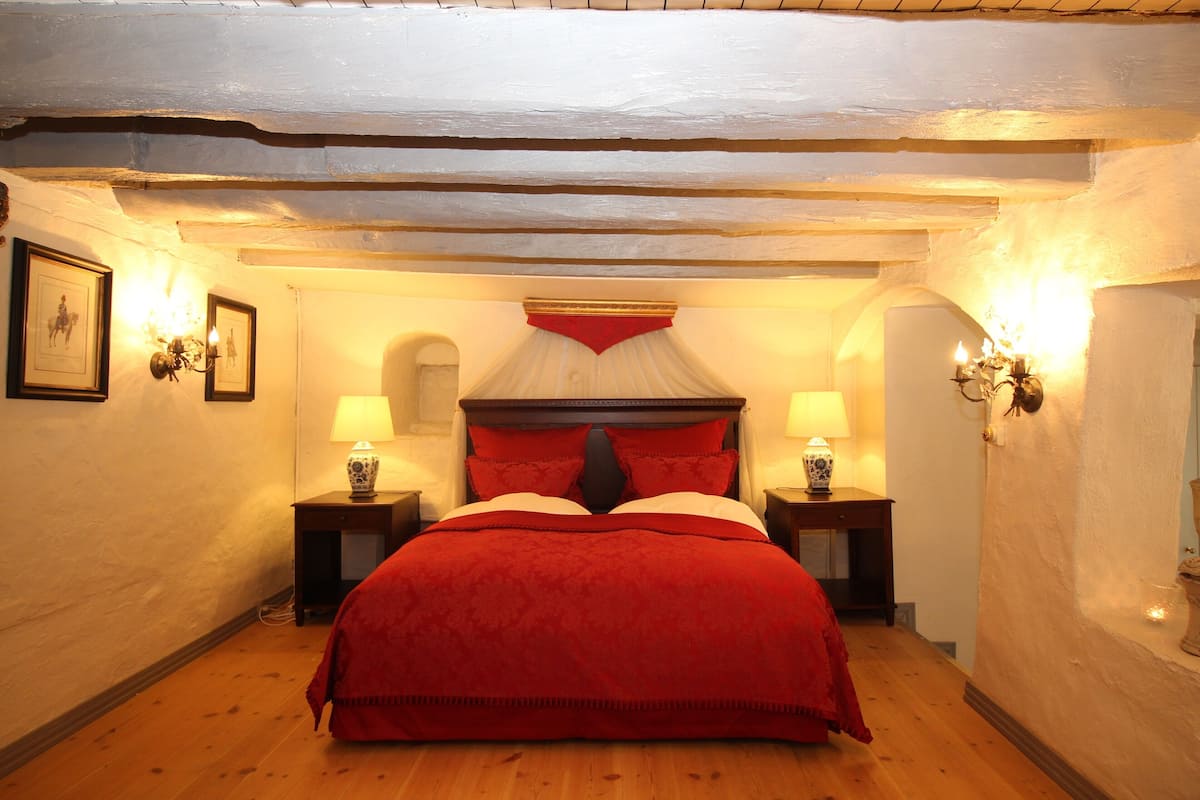 Suite Royal | 1 habitación, ropa de cama de alta calidad y decoración personalizada