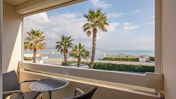 Minibar, in-room safe, desk, free WiFi