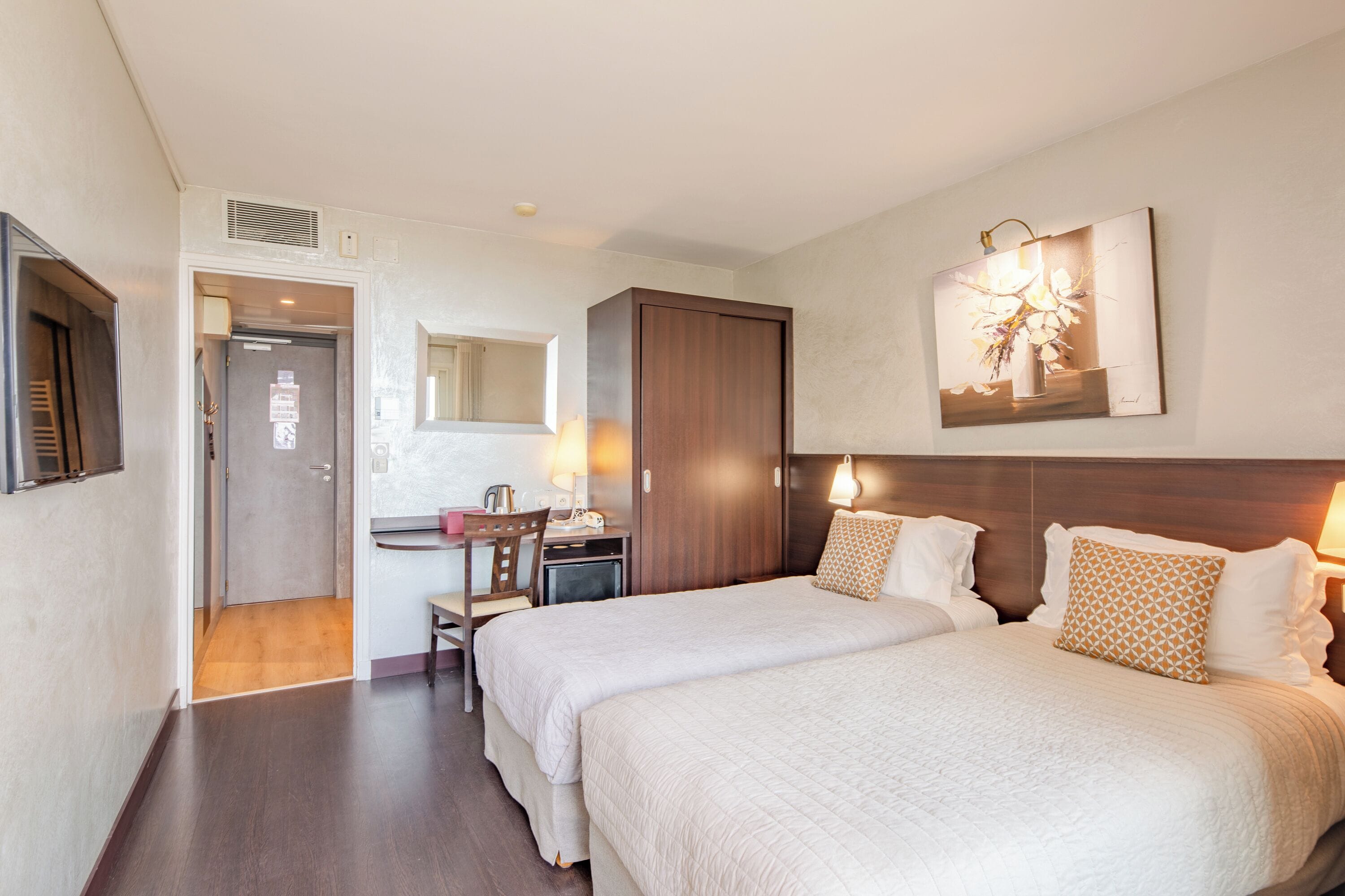 twin room, balcony, sea view | minibar, in-room safe, desk, free wifi