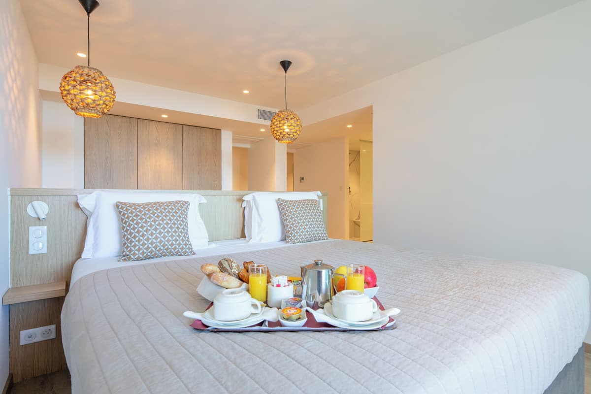 Superior Room | Minibar, in-room safe, desk, free WiFi