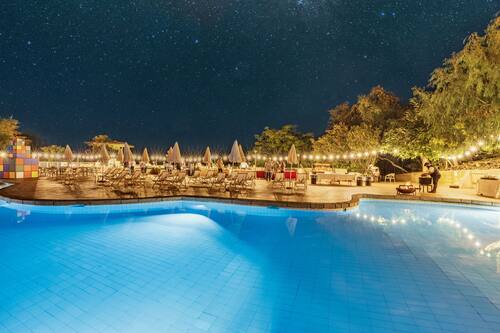 3 outdoor pools, open 8:00 AM to 6:30 PM, pool umbrellas, pool loungers
