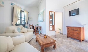 Estudi en suite familiar | Minibar, caixa forta a l'habitació, escriptori i wifi gratuïta 