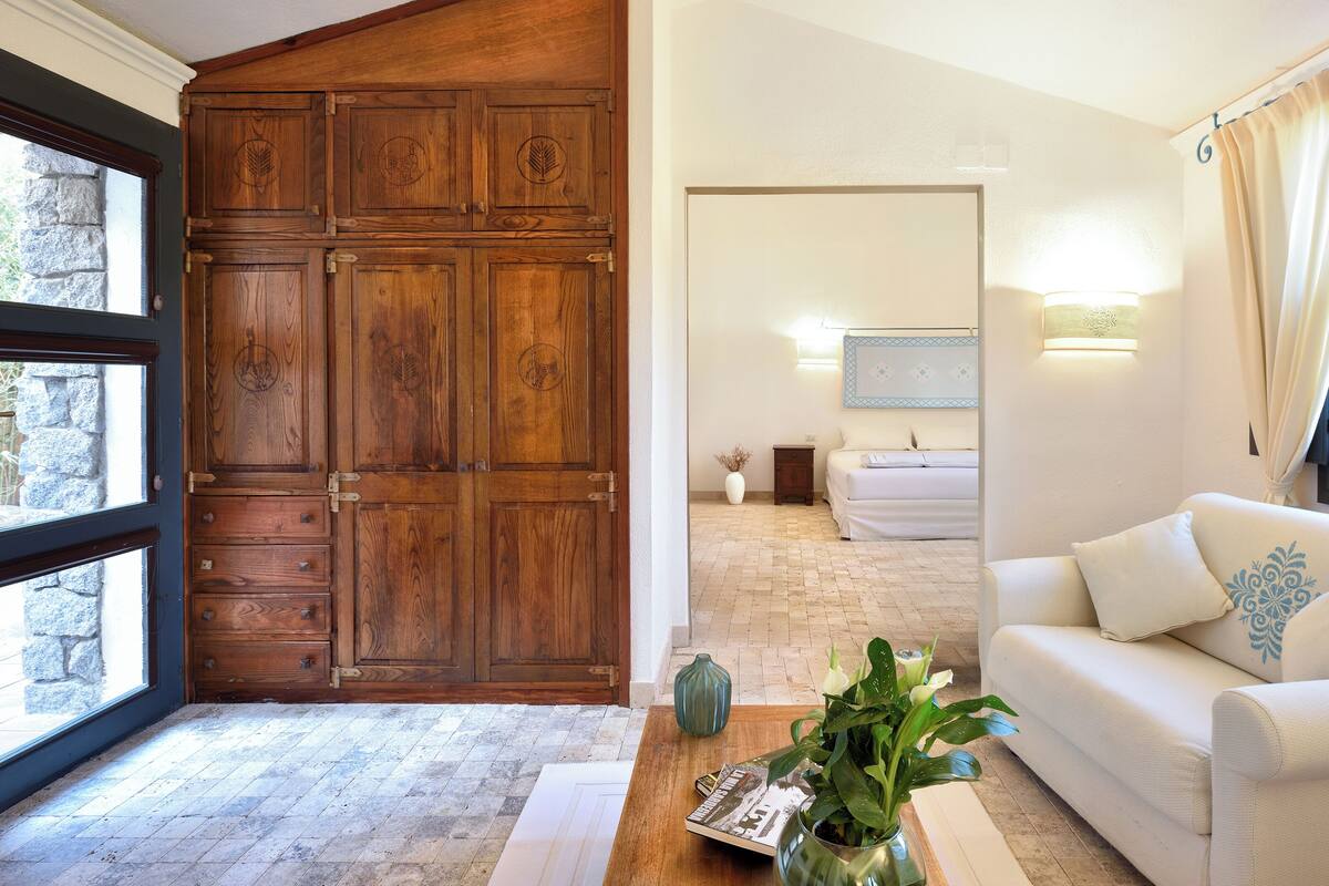 Family Studio Suite | Minibar, in-room safe, desk, free WiFi