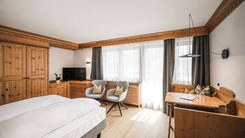 Junior-Suite | 1 Schlafzimmer, Daunenbettdecken, Minibar, Zimmersafe