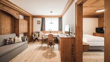 Suite | Copriletto in piuma, minibar, una cassaforte in camera