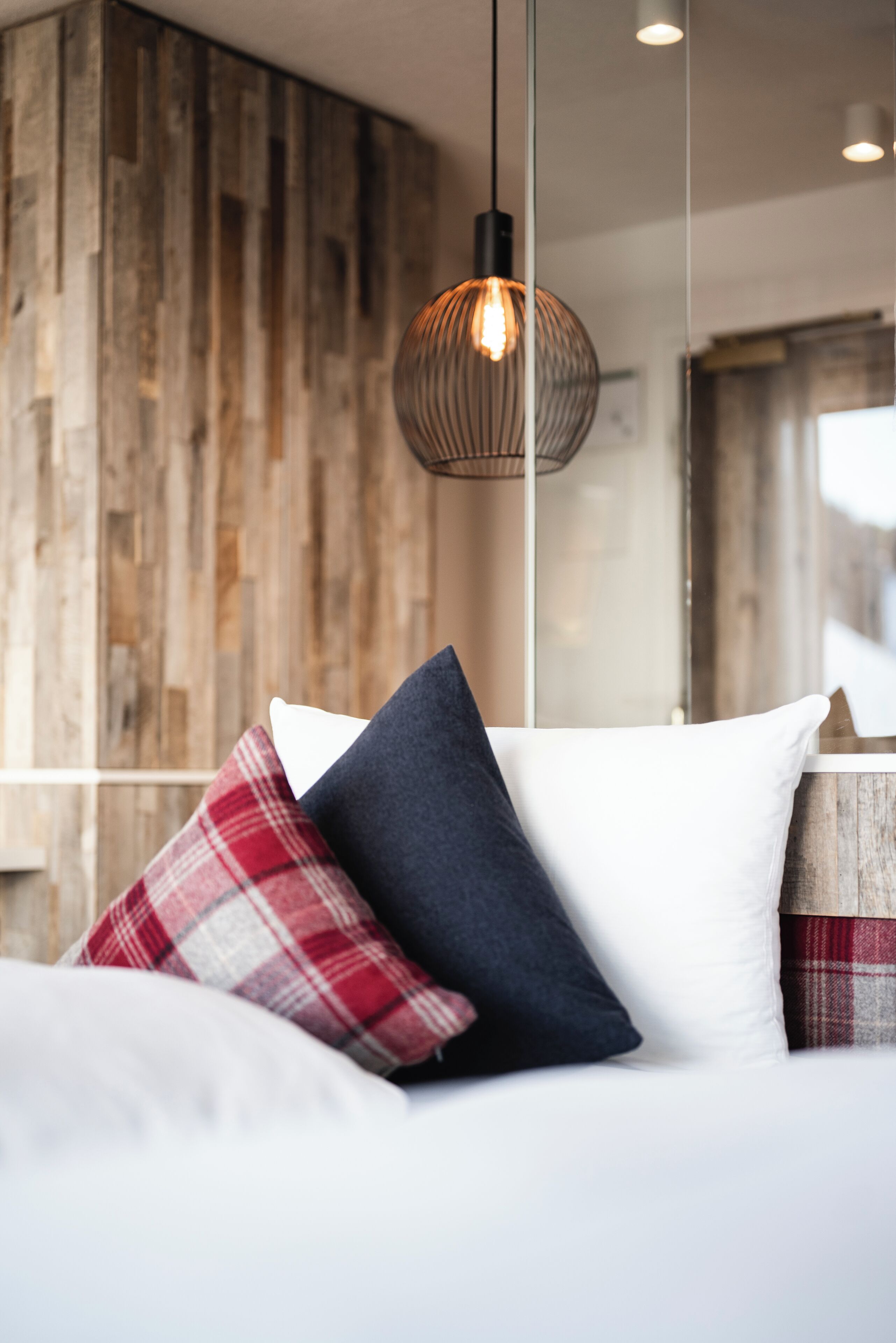 Standard-Doppelzimmer | Daunenbettdecken, Minibar, Zimmersafe, kostenlose Zustellbetten