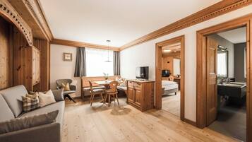 Suite | 1 Schlafzimmer, Daunenbettdecken, Minibar, Zimmersafe