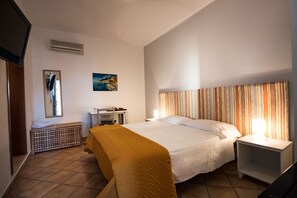 Double Room | 1 bedroom, desk, blackout drapes, soundproofing - Cabrera House (Pozzallo)