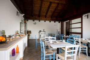 Petit déjeuner buffet compris