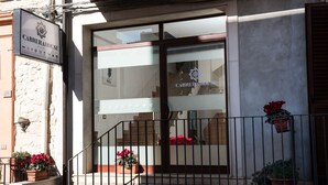 A building entrance with a sign reading "CABREFAHOUSE". - Cabrera House (Pozzallo)