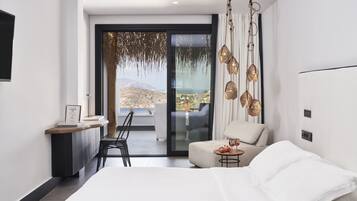 Suite, vista al mar (Design) | Ropa de cama de alta calidad y minibar