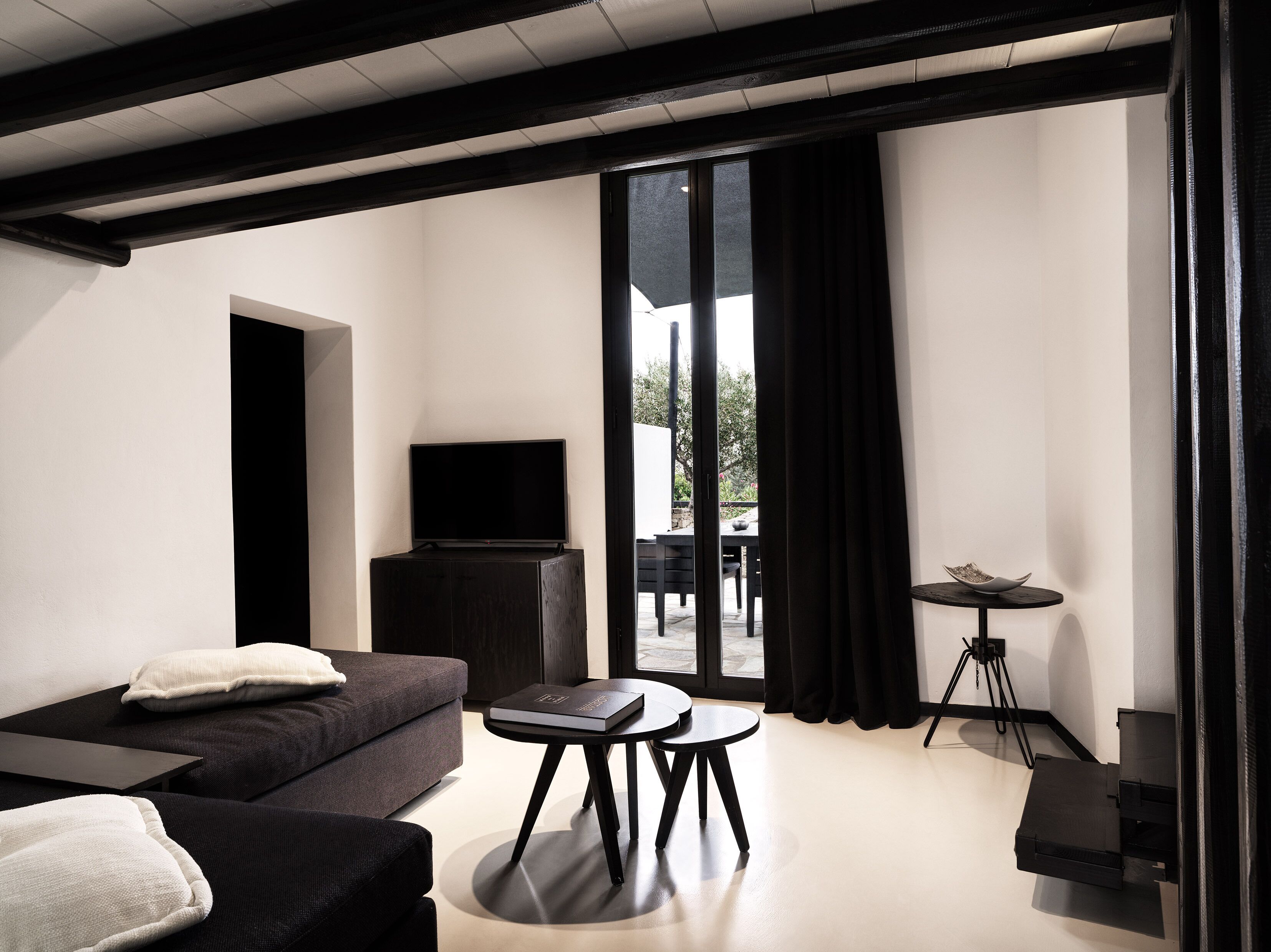 loft, pool access | living area | 42-inch flat-screen tv with satellite channels, tv