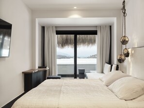 Suite, vista al mar (Design) | Ropa de cama de alta calidad y minibar
