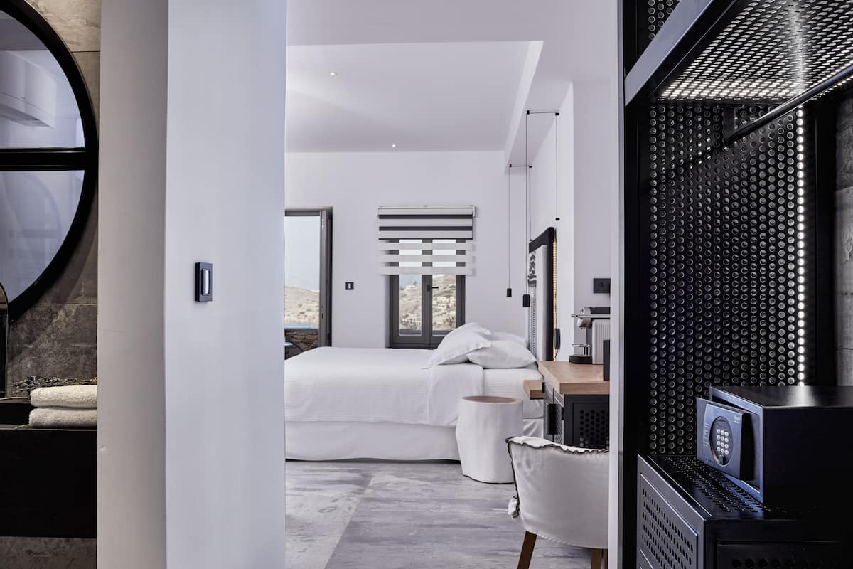 superior suite, sea view | 1 bedroom, premium bedding, minibar, in-room safe