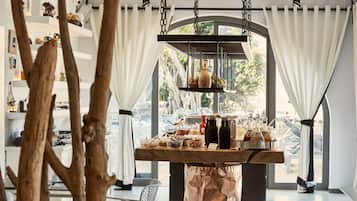 Free daily buffet breakfast