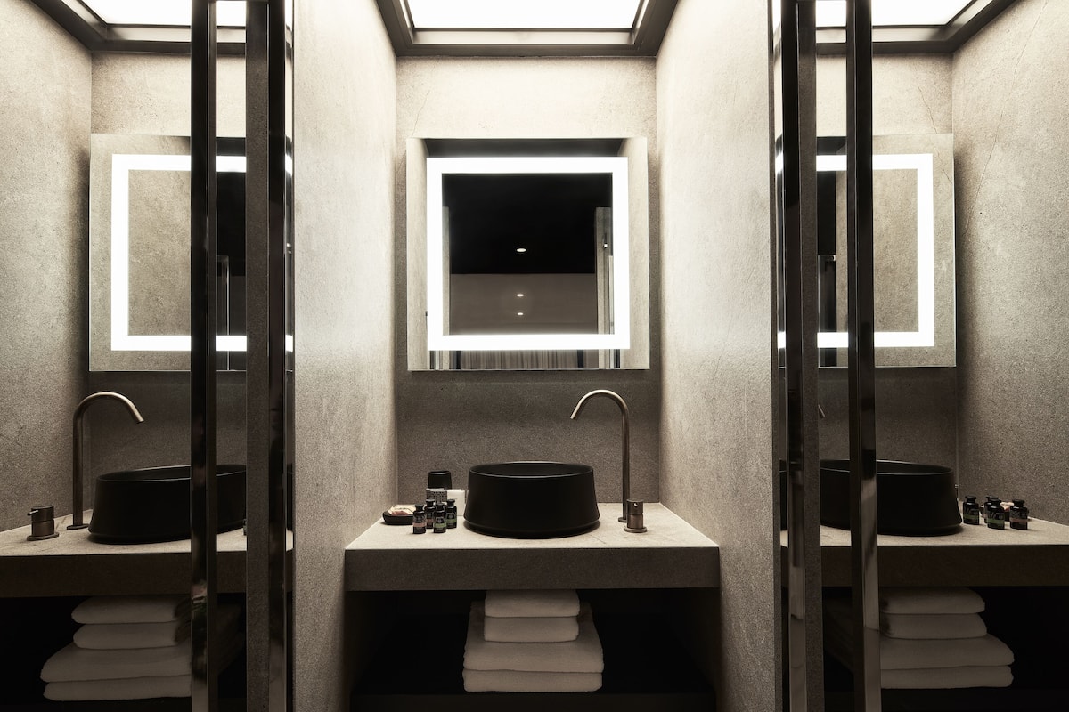 suite, sea view (design) | bathroom sink