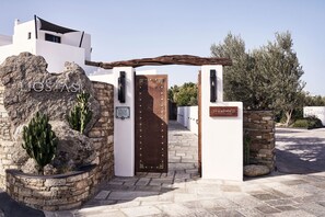 Exterior - Liostasi (Ios)