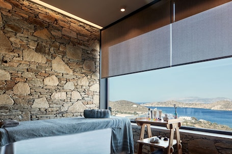 Couples treatment rooms, steam room, Turkish bath, body treatments. Liostasi