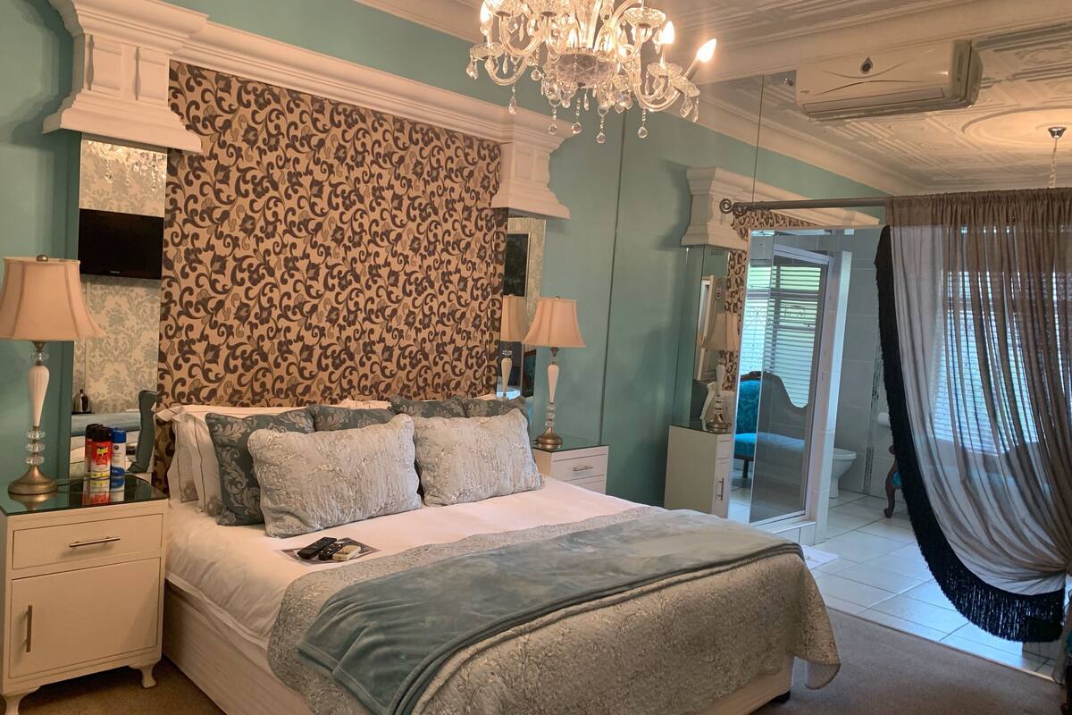 1 bedroom, premium bedding, down comforters, Select Comfort beds