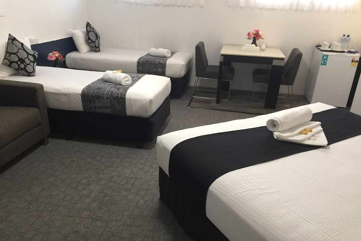 Family Studio, Multiple Beds, Non Smoking | Blackout drapes, iron/ironing board, free WiFi, bed sheets