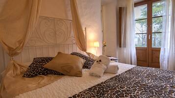 Standard Triple Room, Multiple Beds | Minibar, desk, iron/ironing board, free WiFi