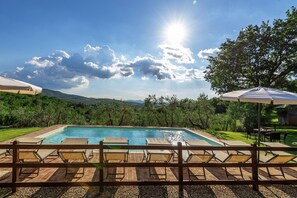 Seasonal outdoor pool - B&B Country House Poggio del Drago (Civitella in Val di Chiana)