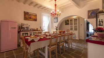 TĂ€gliches inbegriffenes FrĂŒhstĂŒcksbuffet