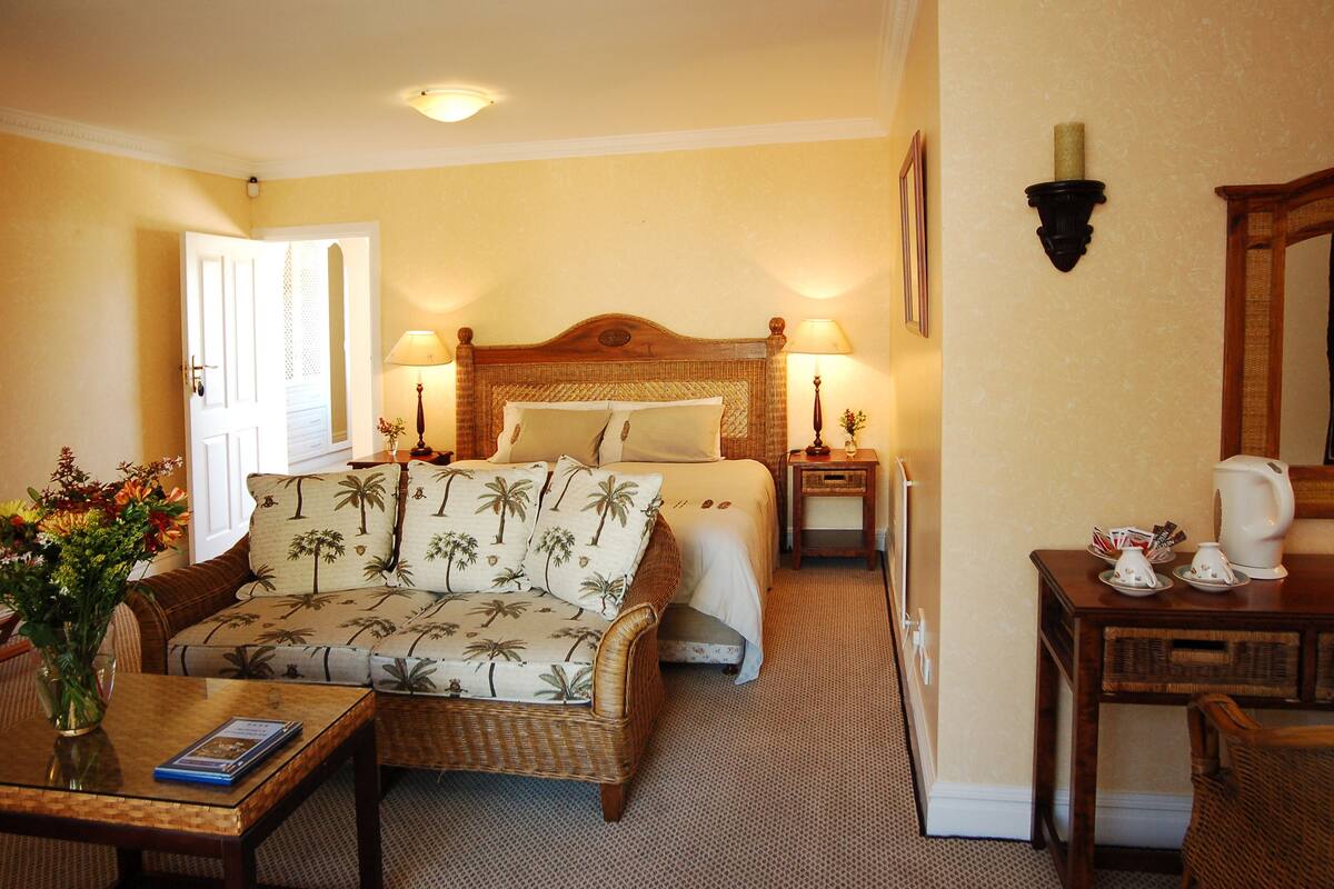 Minibar, in-room safe, desk, iron/ironing board