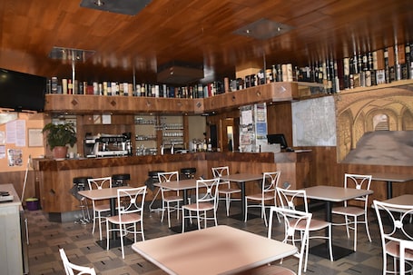 ์์นจ ์์ฌ, ์ ์ฌ ์์ฌ ๋ฐ ์ ๋
 ์์ฌ ์ ๊ณต