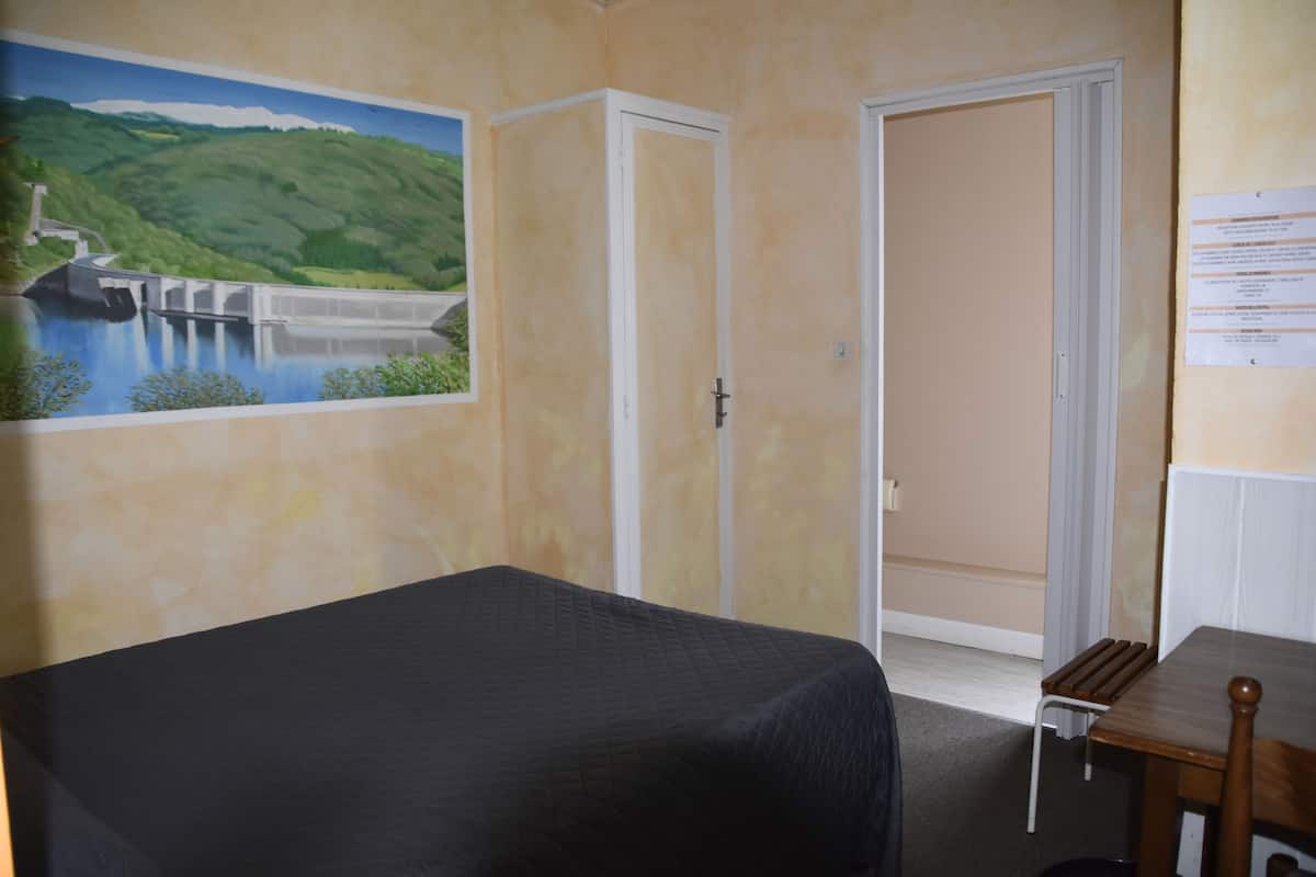 Single Room | Desk, free WiFi, bed sheets