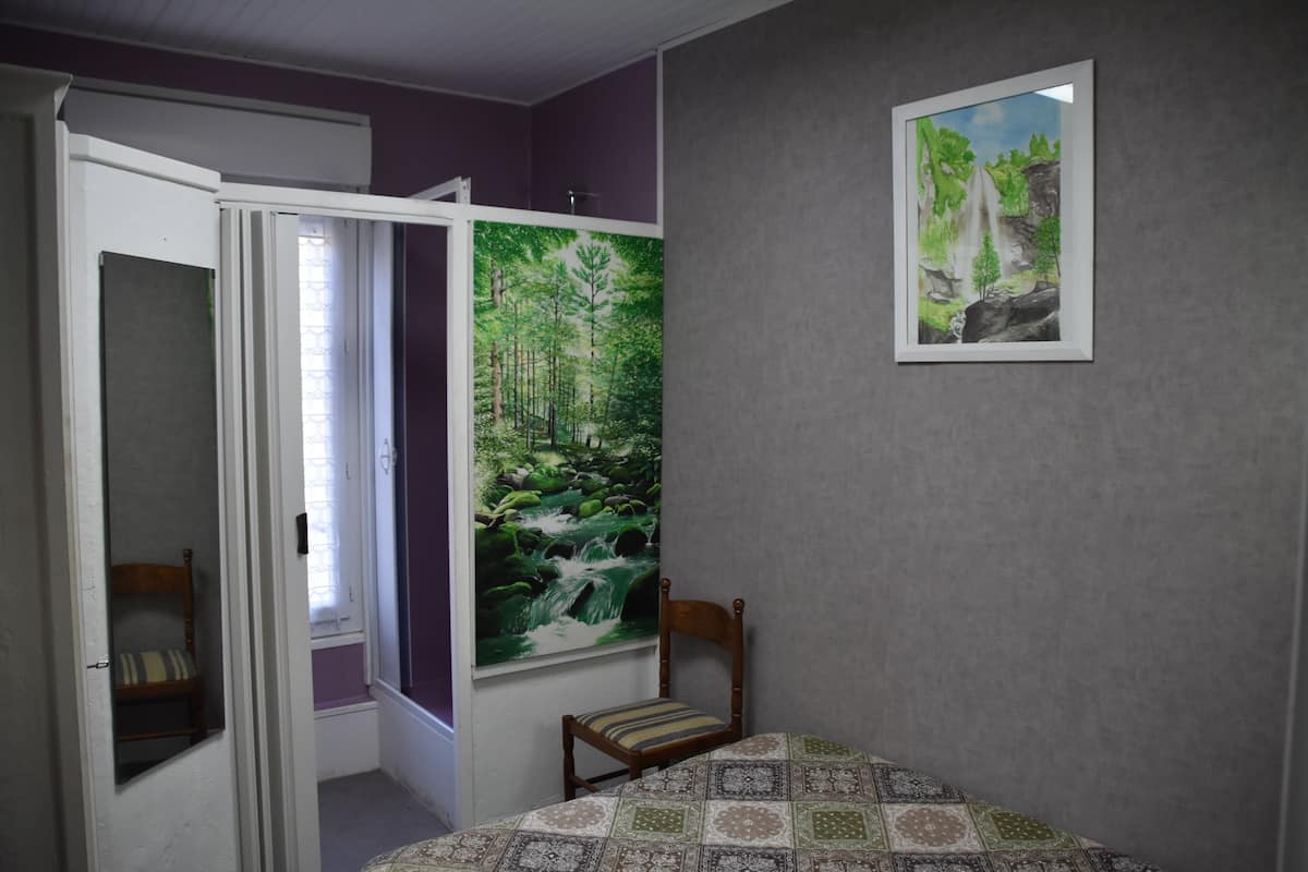 Quadruple Room | Desk, free WiFi, bed sheets