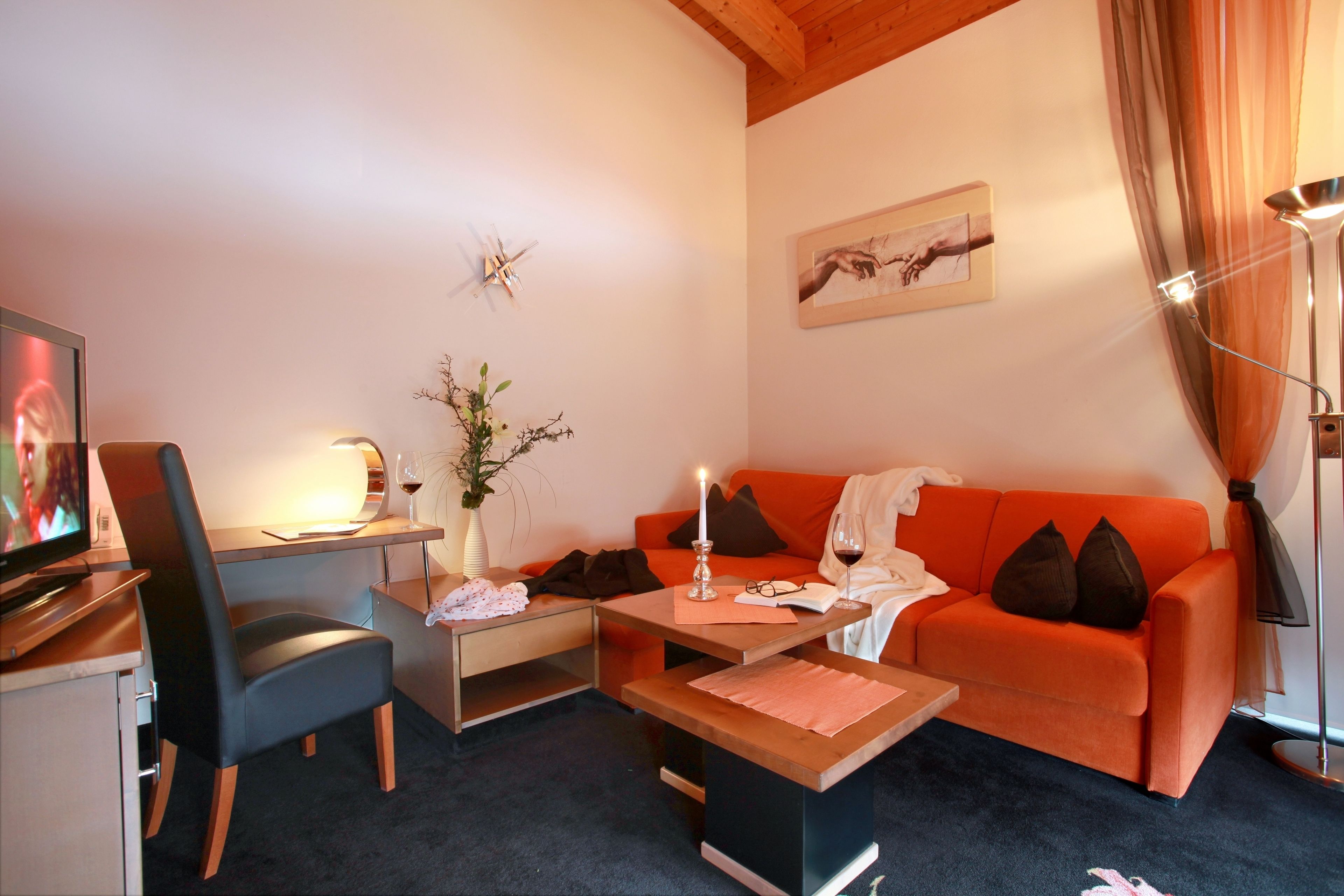 deluxe studio suite, 1 double bed, non smoking, valley view | living area | 32-inch flat-screen tv with satellite channels, tv, books